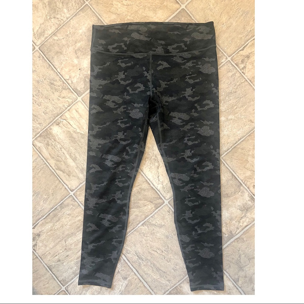 Fabletics powerhold